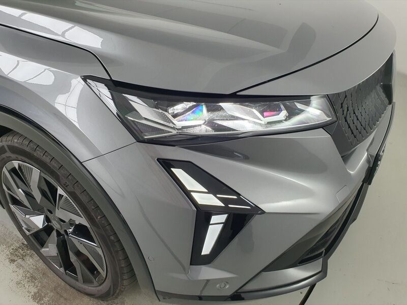 More views of Renault Rafale