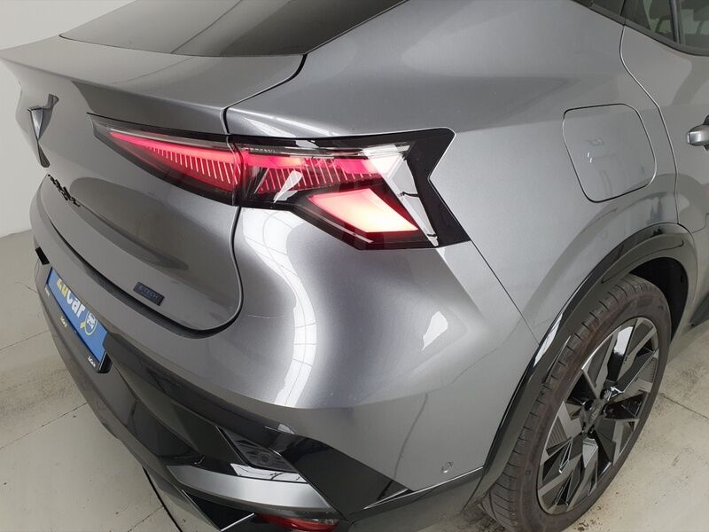 More views of Renault Rafale