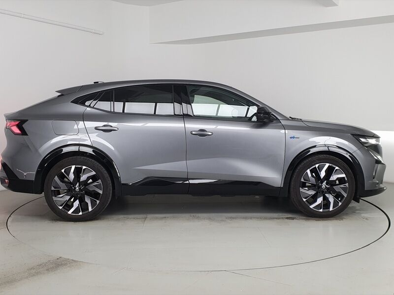 More views of Renault Rafale