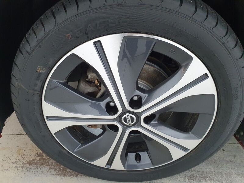 More views of Nissan Leaf