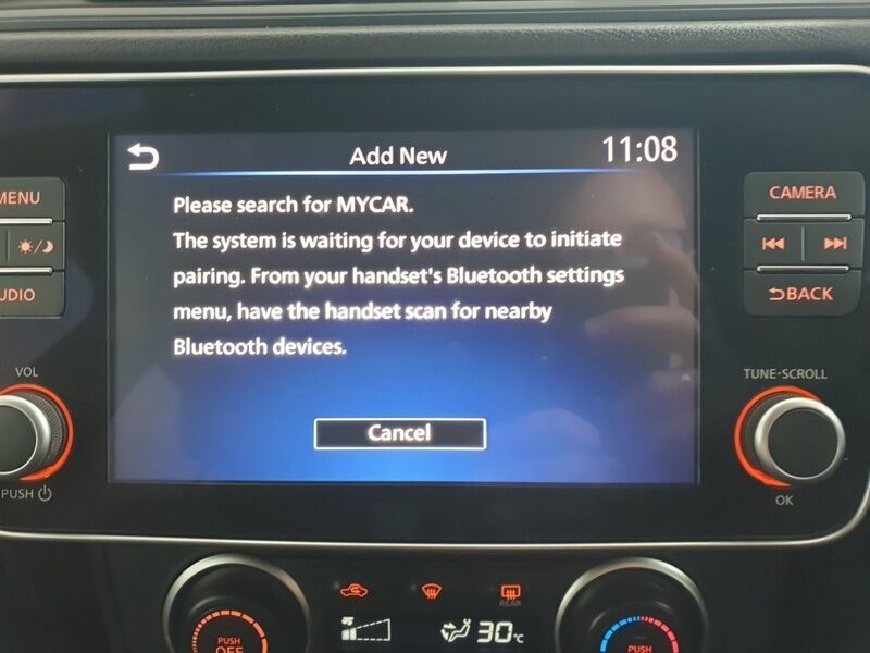 More views of Nissan Leaf