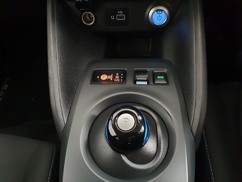 More views of Nissan Leaf