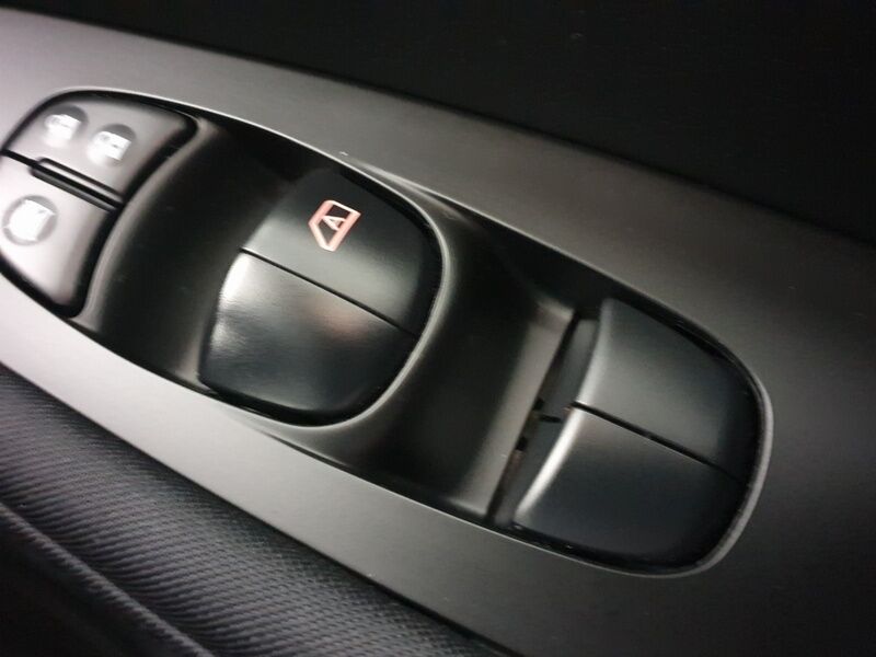 More views of Nissan Leaf