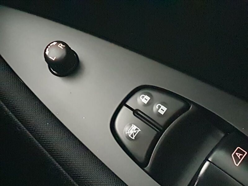 More views of Nissan Leaf