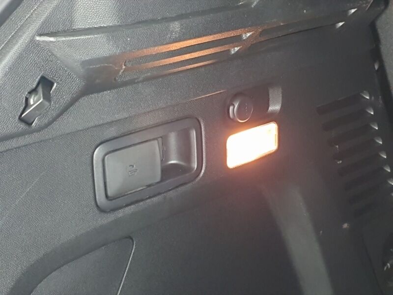 More views of Peugeot 3008