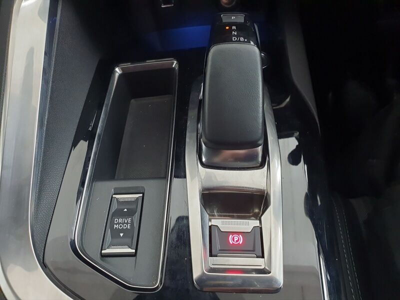 More views of Peugeot 3008