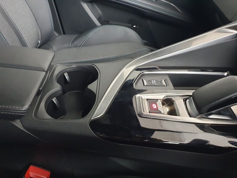 More views of Peugeot 3008