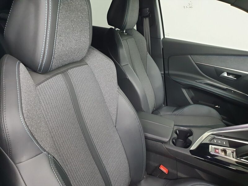 More views of Peugeot 3008