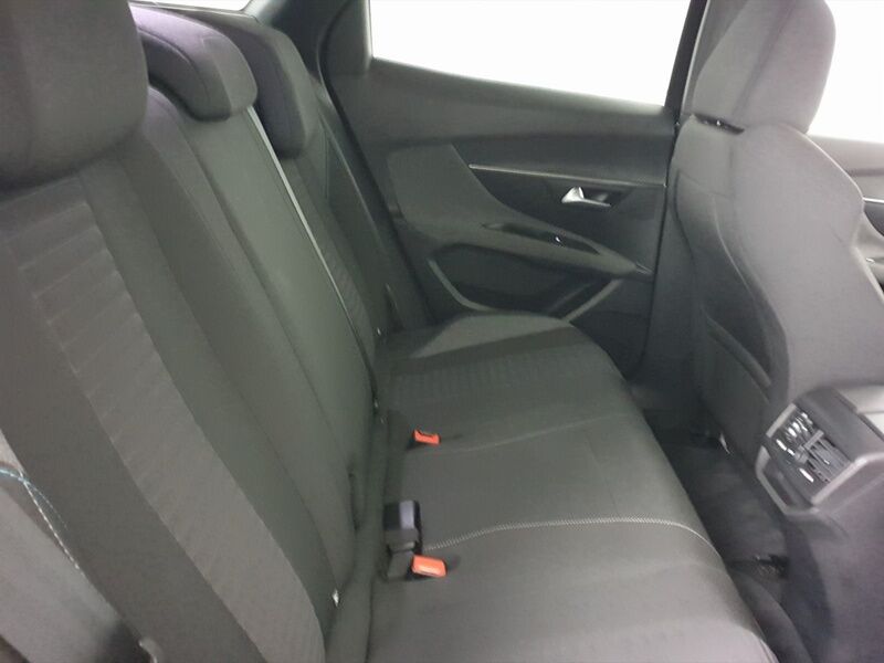 More views of Peugeot 3008