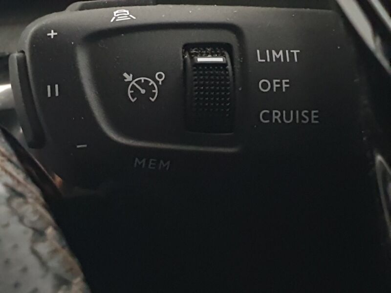 More views of Peugeot 5008