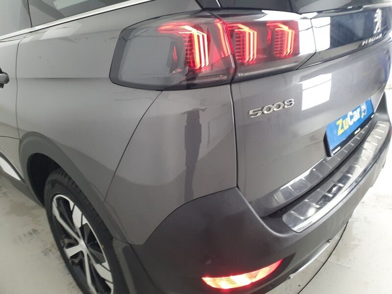 More views of Peugeot 5008