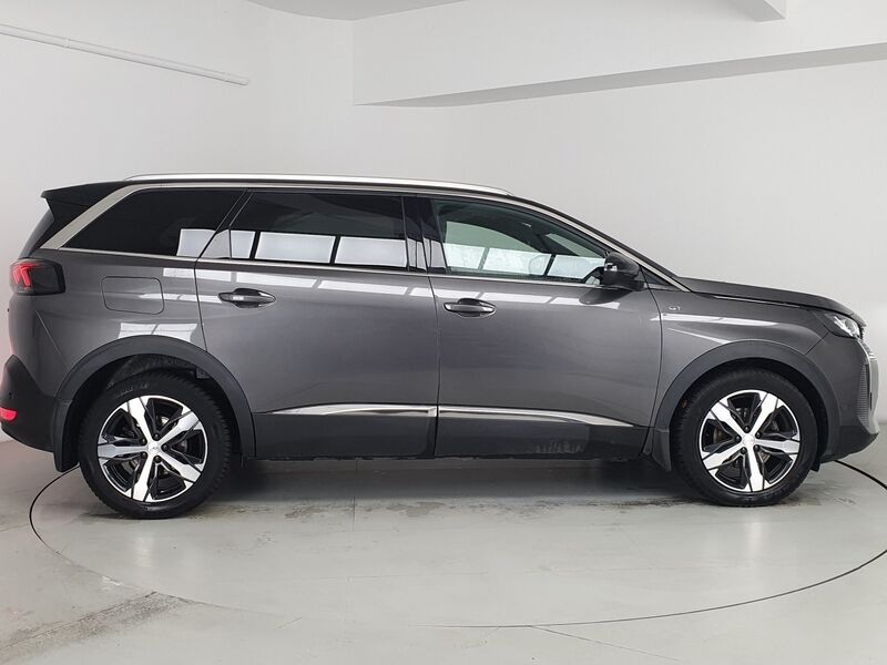 More views of Peugeot 5008