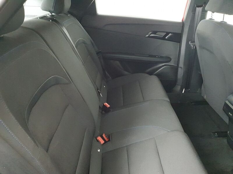 More views of MG MG4