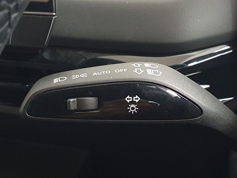 More views of MG MG4