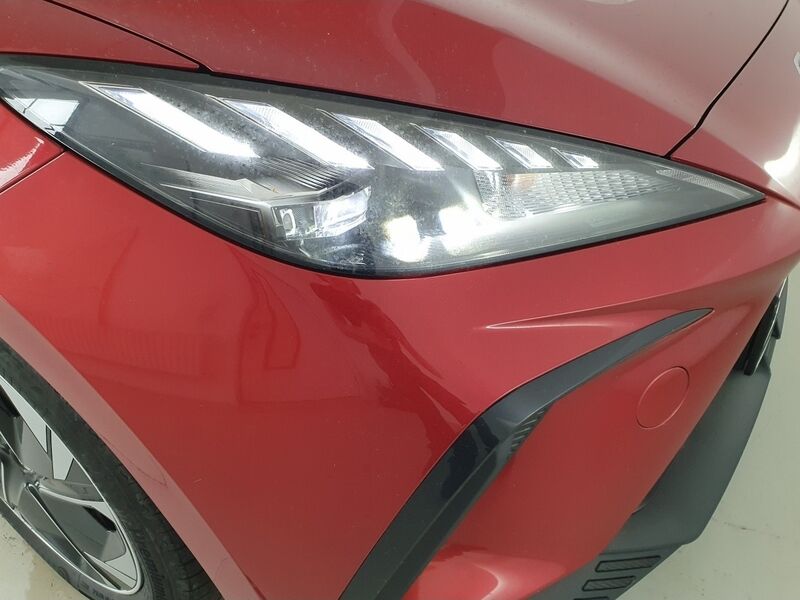 More views of MG MG4