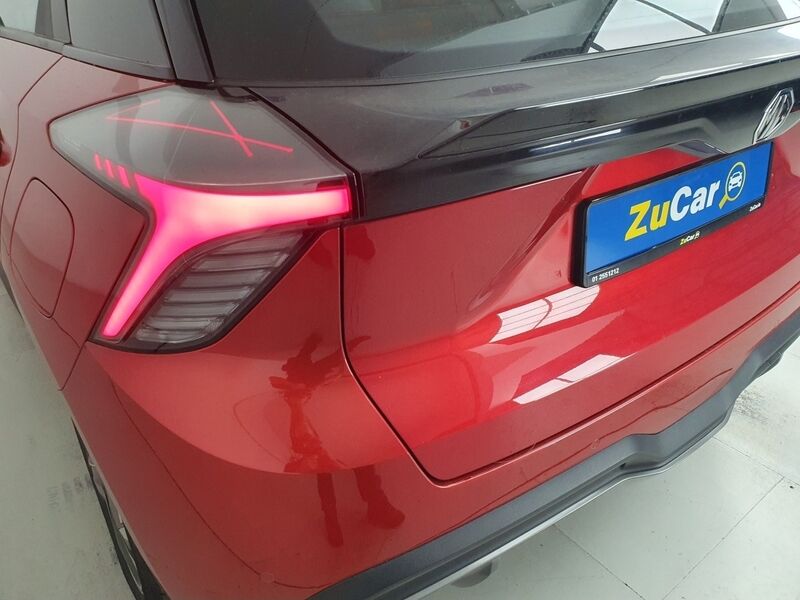 More views of MG MG4