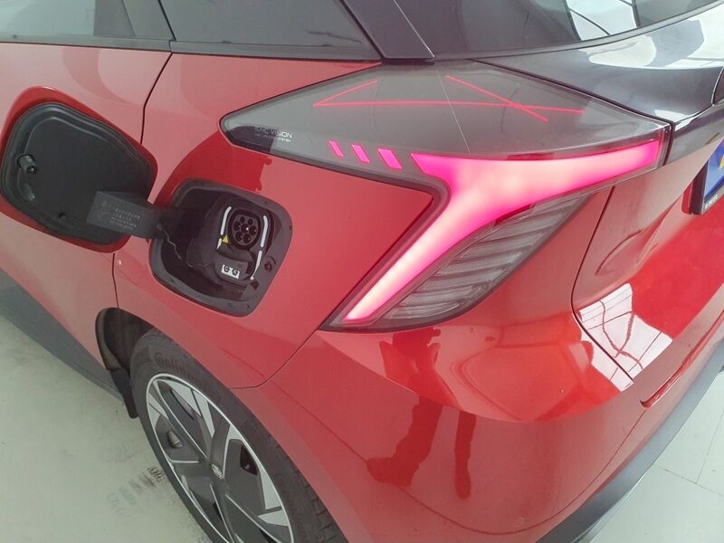 More views of MG MG4