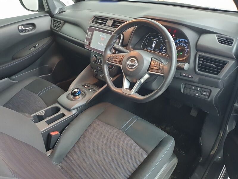 More views of Nissan Leaf