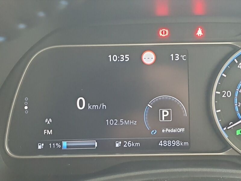 More views of Nissan Leaf