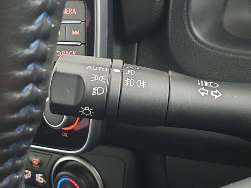 More views of Nissan Leaf