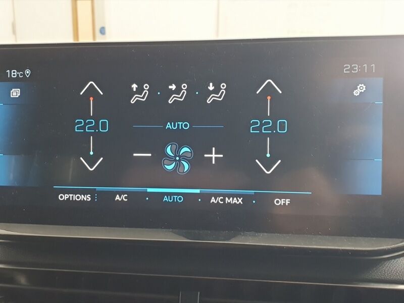 More views of Peugeot 5008