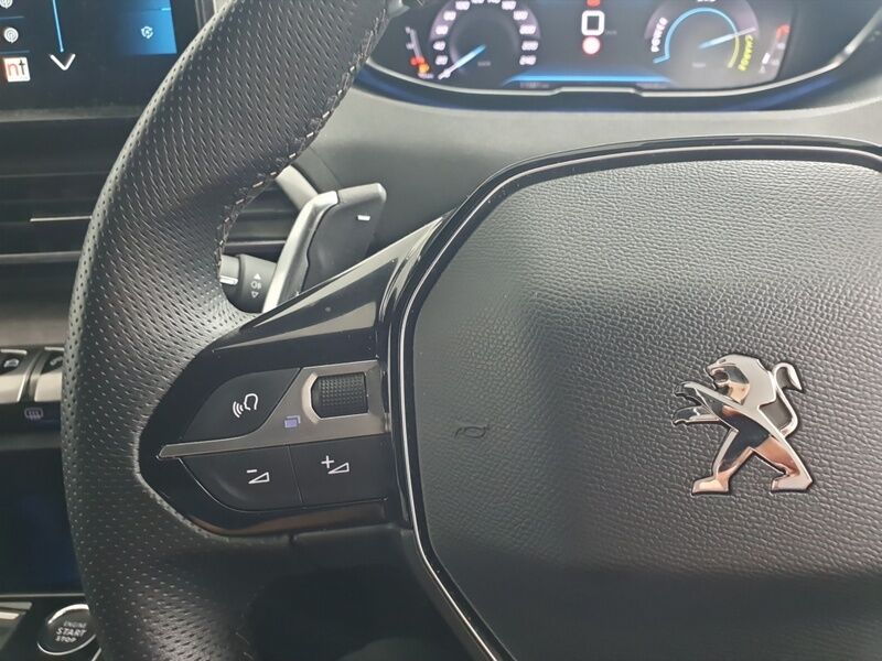 More views of Peugeot 5008