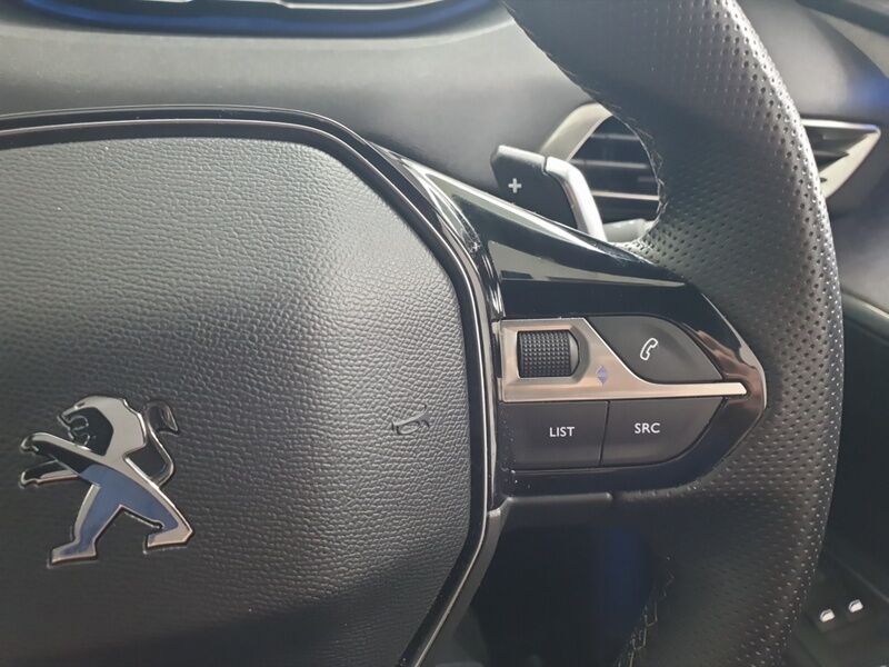 More views of Peugeot 5008