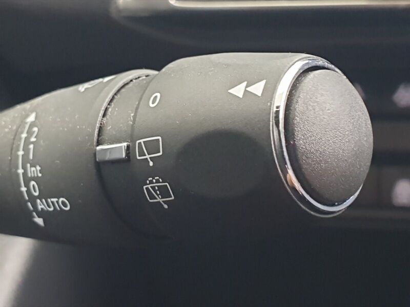 More views of Peugeot 5008