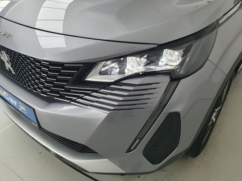 More views of Peugeot 5008