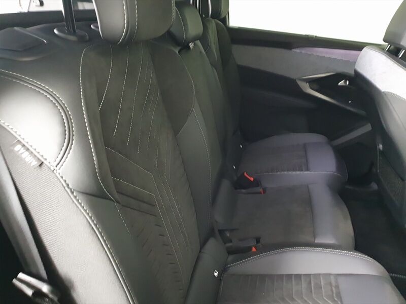 More views of Peugeot 5008