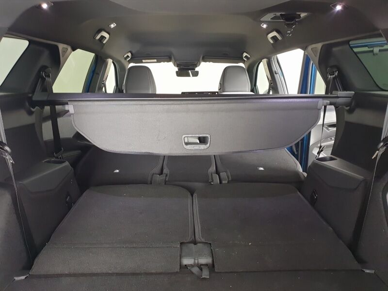 More views of Peugeot 5008