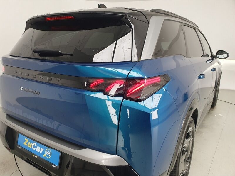 More views of Peugeot 5008