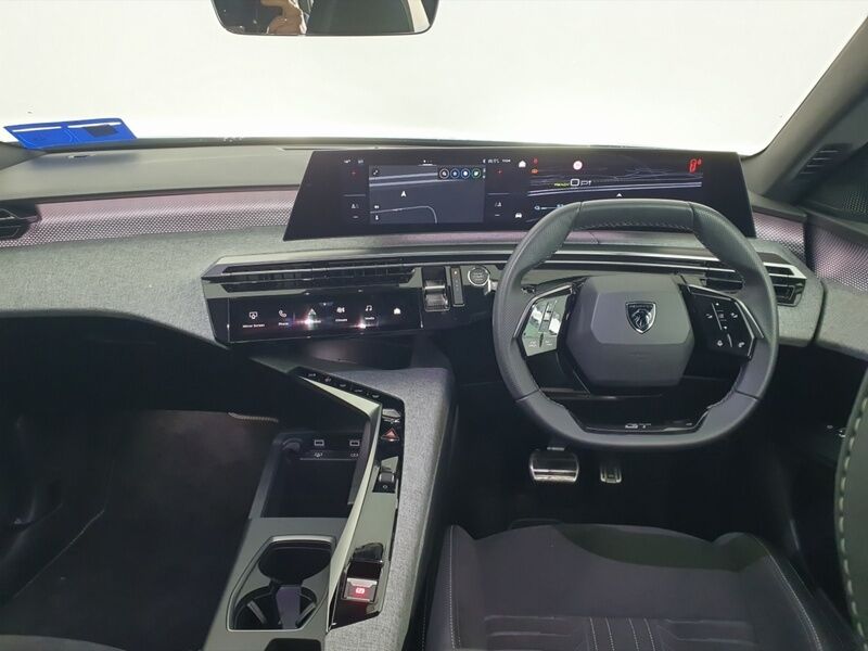 More views of Peugeot 5008