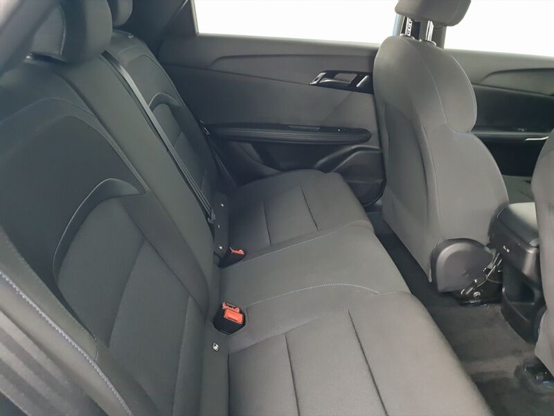 More views of MG MG4