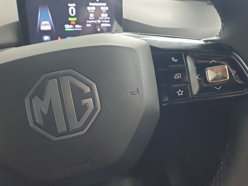 More views of MG MG4