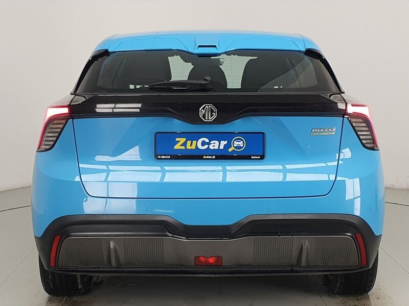 More views of MG MG4