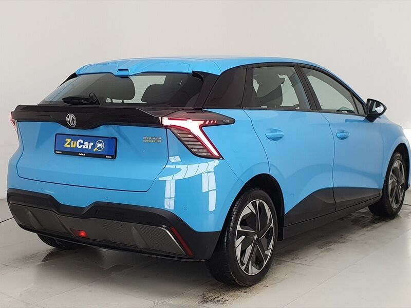 More views of MG MG4