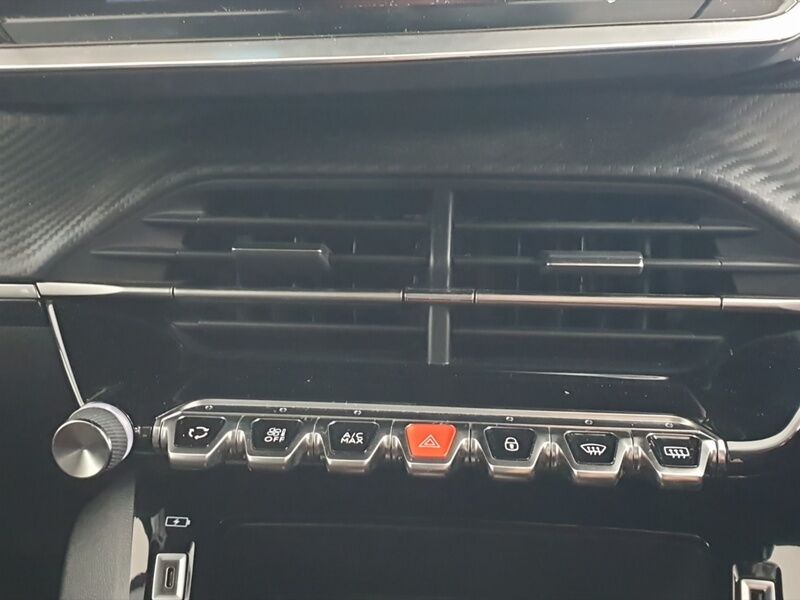 More views of Peugeot 2008