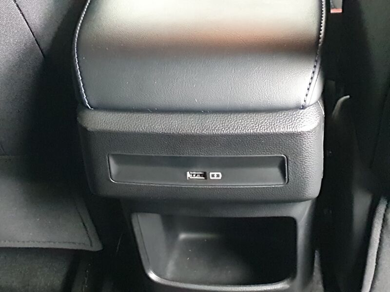 More views of MG MG4