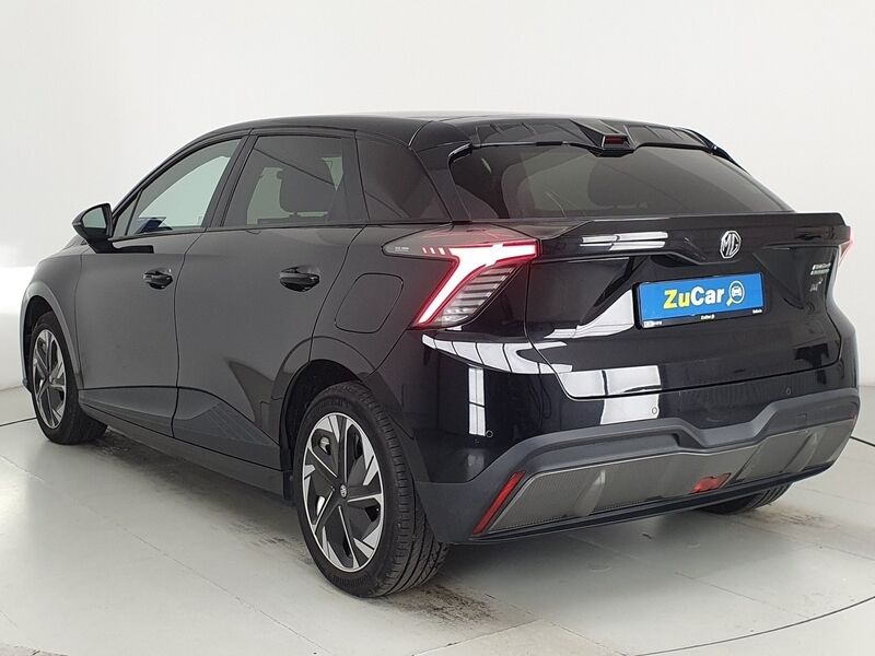 More views of MG MG4