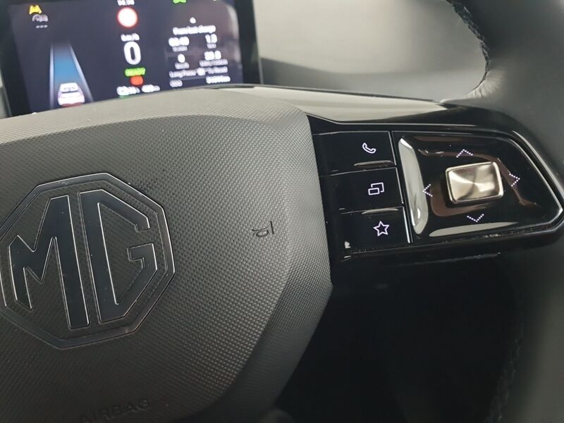 More views of MG MG4