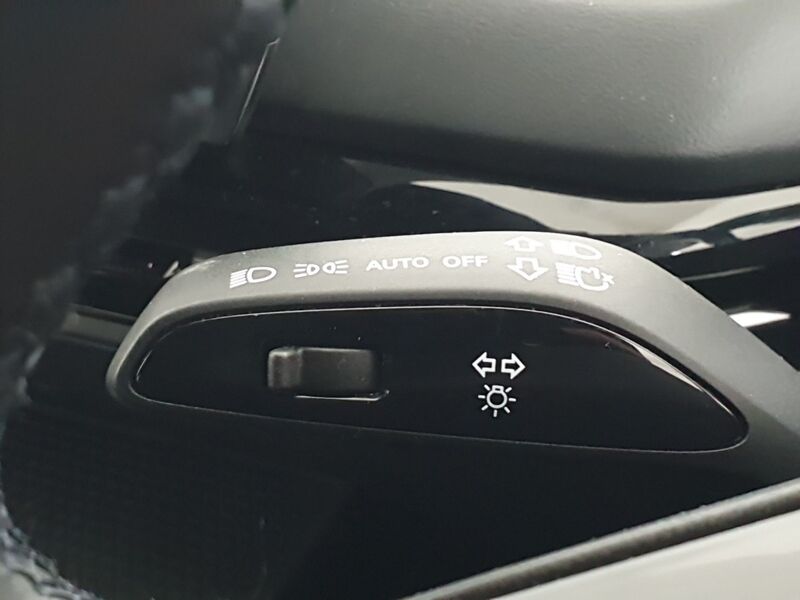 More views of MG MG4