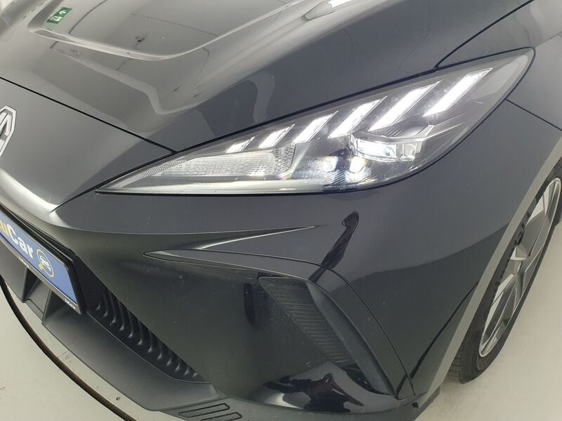 More views of MG MG4