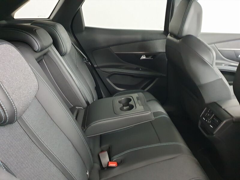 More views of Peugeot 3008