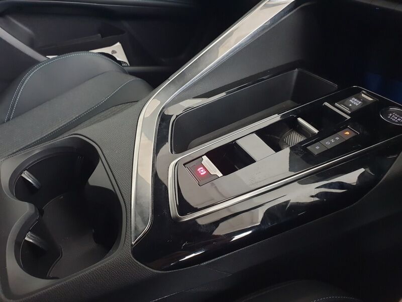 More views of Peugeot 3008