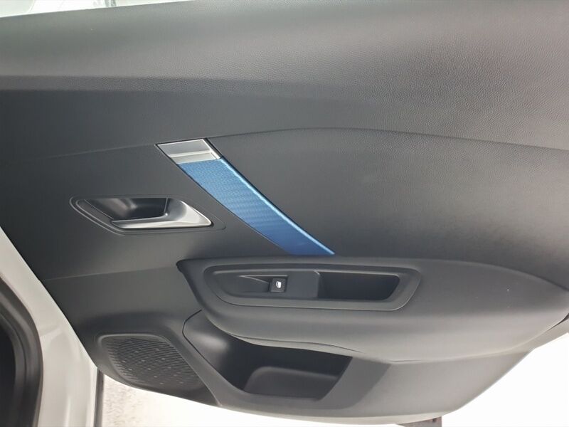 More views of Citroen e-C4 X