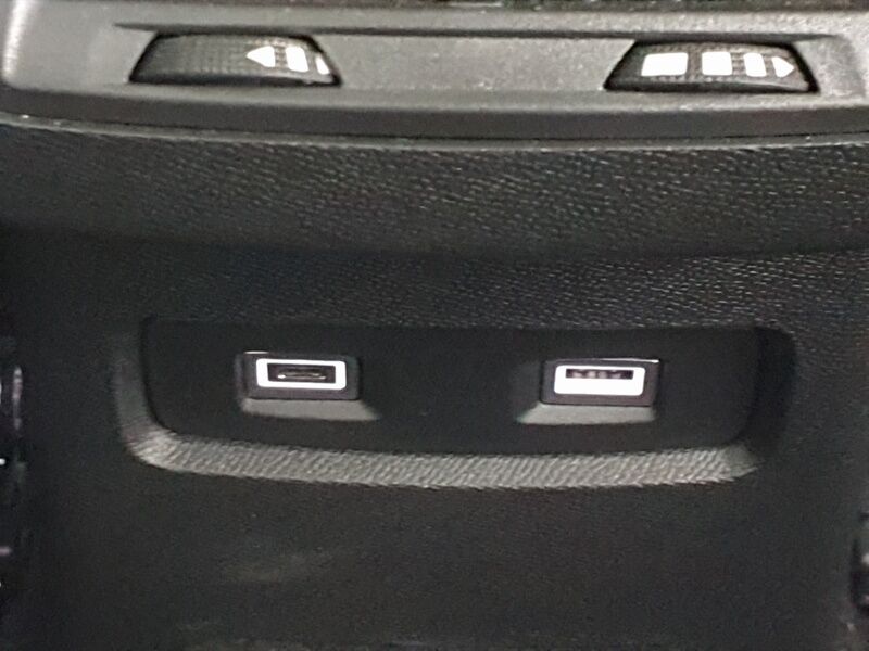 More views of Citroen e-C4 X