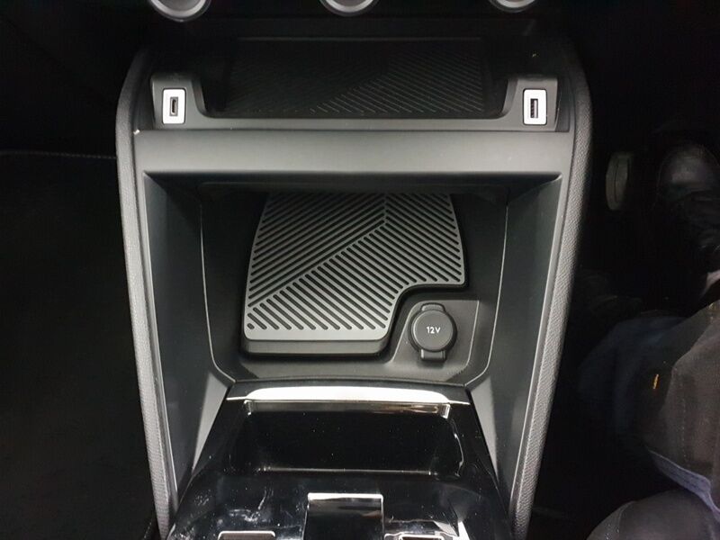 More views of Citroen e-C4 X