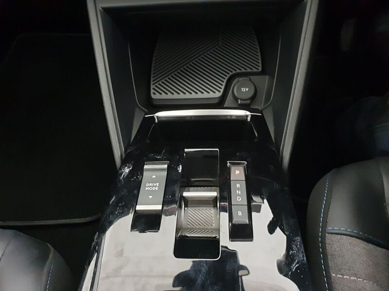 More views of Citroen e-C4 X