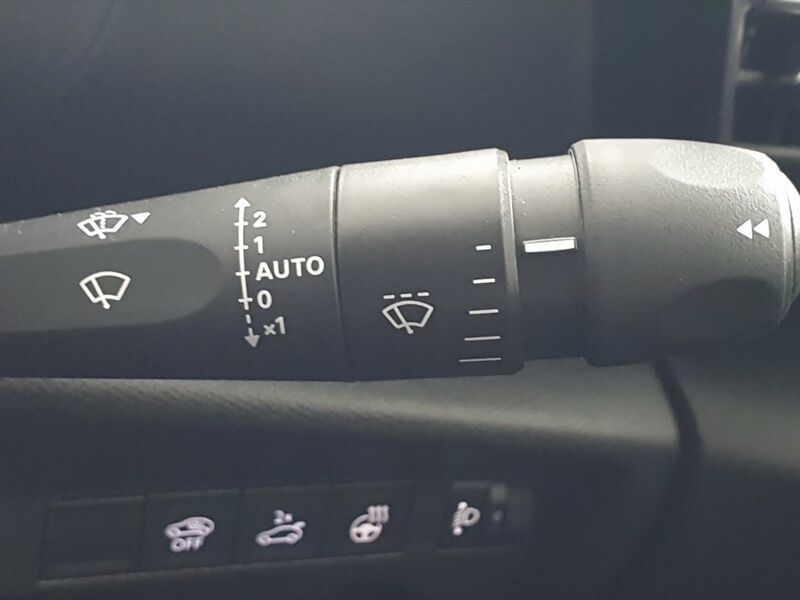 More views of Citroen e-C4 X